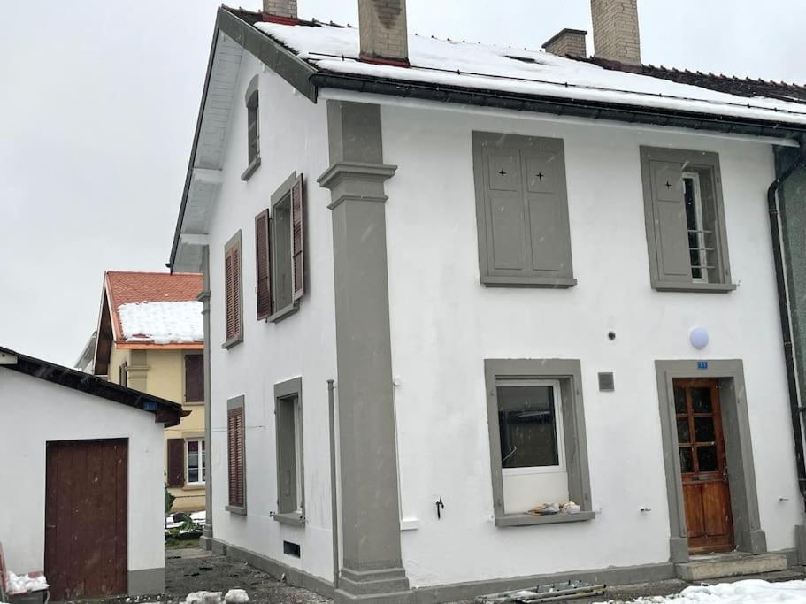 Charmante Maison Mitoyenne Broc Exterior foto