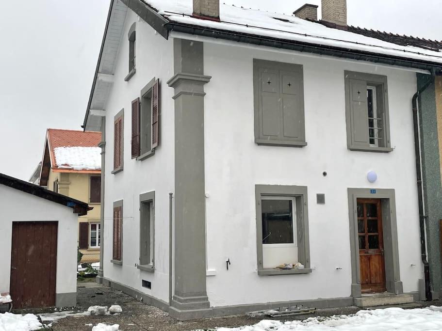 Charmante Maison Mitoyenne Broc Exterior foto